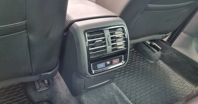 Volkswagen Passat cena 75900 przebieg: 137584, rok produkcji 2016 z Nowa Ruda małe 154